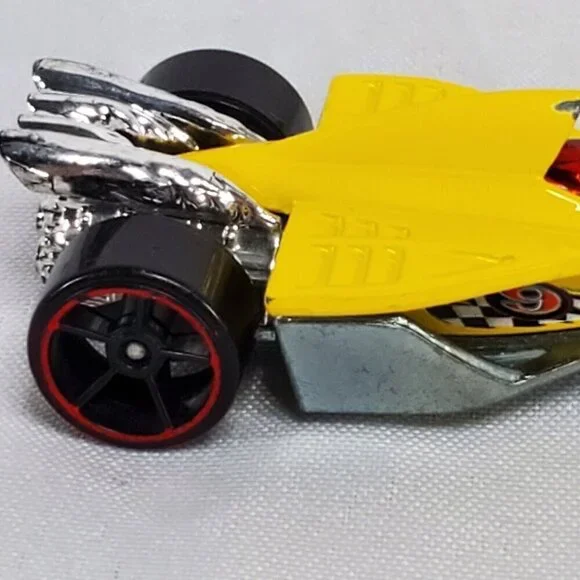 Mattel Hot Wheels Red Line 2009 World Racer Greased Lightnin Yellow, Thailand - Picture 10 of 16